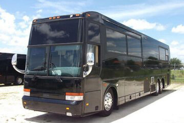  Tampa charter bus near big cats refuge
